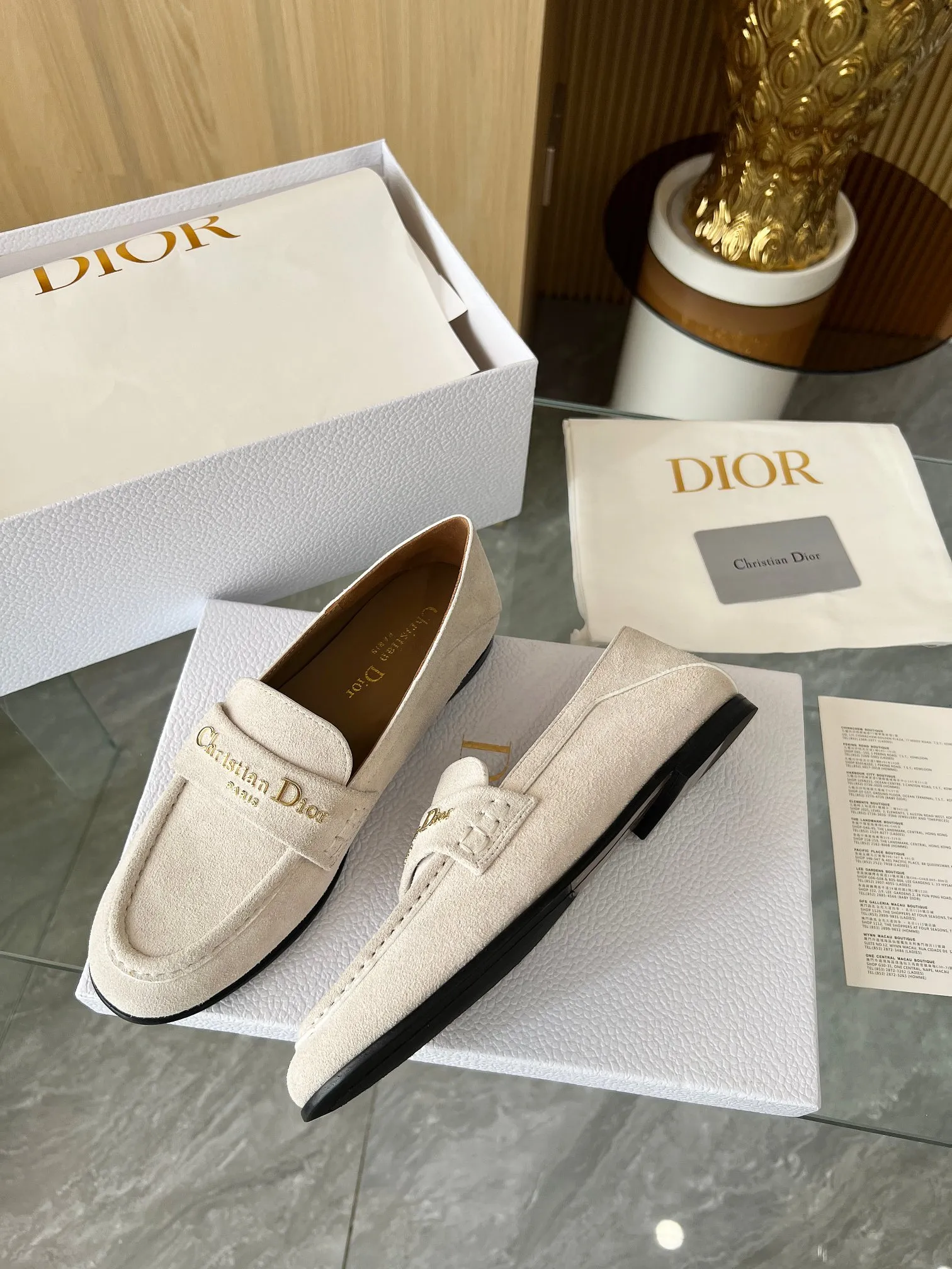 👟👟Ex-factory price 560👟👟 Dior's new spring and summer ultra-light series loafers are brand new. The layout strives to create fashionable classic items. New products created at the first major show of Paris Fashion Week. The inspiration is cleverly combined by D's chief designer on the perfect shoe shape. Paired with brand buckles, it is even more fashionable! Original version, perfect and exquisite workmanship!  ✔️Upper: original fabric ✔️Inner lining: imported sheepskin lining ✔️Sole: Italian genuine leather outsole ✔️Size: #35-41 (40 41 customized items are not returnable)